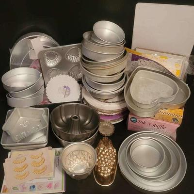 Cake Pans & Baking Supplies