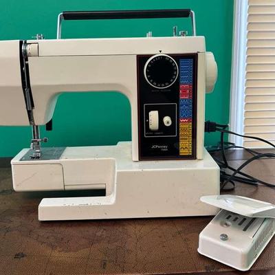 Vintage JCPenney Free Arm Sewing Machine with 20 Stitch Options