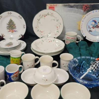 Christmas Dining Décor & Vintage Glassware Collection