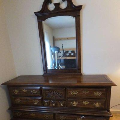 Wooden Dresser with Detachable Mirror 