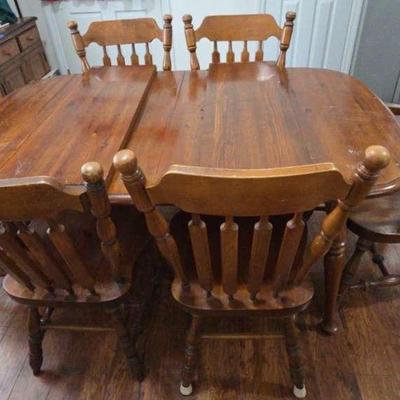 Country Style Wooden Dining Set with 6 Spindle Chairs & Extendable Table