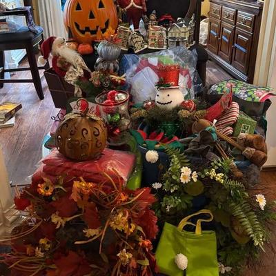 Holiday & Seasonal Décor Collection with Halloween, Christmas & Fall Accents