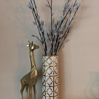 Giraffe w/ Vase