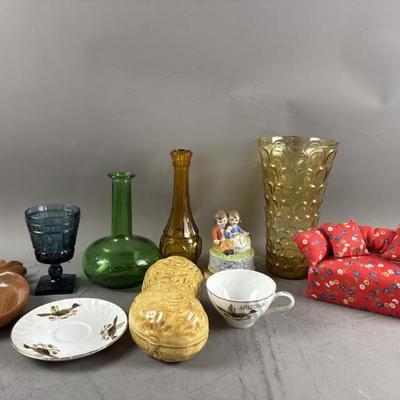 Sale Photo Thumbnail #17: 21 – Italian Art Glass Vase & Home Decor Items