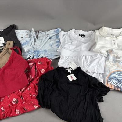 Sale Photo Thumbnail #51: 55 – Juniors S/M Levi’s, Feathers & More