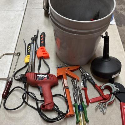 Sale Photo Thumbnail #29: 33 – 5Kil 6210 120v Drill, Wire Snips & Hanyman Lot