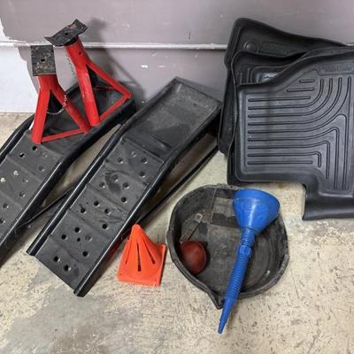 Sale Photo Thumbnail #58: 62 – Car jacks, Ramps Huskyliners