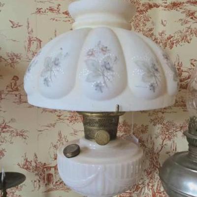 Aladdin Lincoln Drape oil lamp w/ shade.