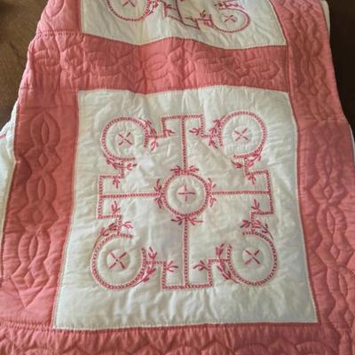 Sale Photo Thumbnail #23: Vintage quilt