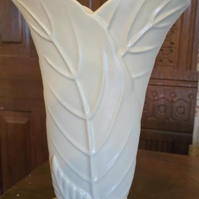 Sale Photo Thumbnail #56: Haeger pottery vase