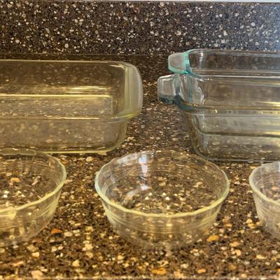 5 Pyrex and 1 Anchor Glass Dishes 