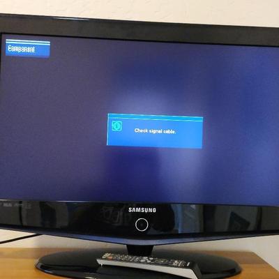 Samsung 32 Inch Swivel Television With Remote