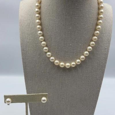 Pretty Pearl Choker with Matching Pearl and Diamond Earrings 