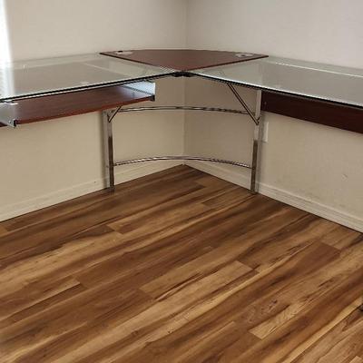 Realspace® Mezza 62"W L-Shaped Corner Desk, Cherry/Chrome