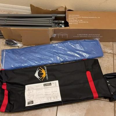 New 10’ Crown Pop Up Canopy With Cover And Rolling Bag