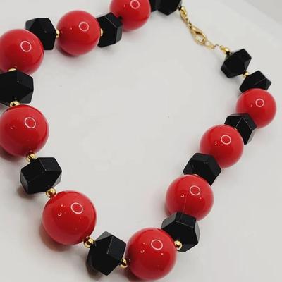 Lady Remington LR Chunky 80s Statement Necklace Red & Black