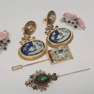 Colorful Costume Vintage Jewelry Lot of Pins & Earrings 