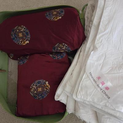 Lot #224 - Beautiful Silk Bedding Set: Duvet Insert, Duvet Cover & 4 Pillow Shams, Large Queen or European King