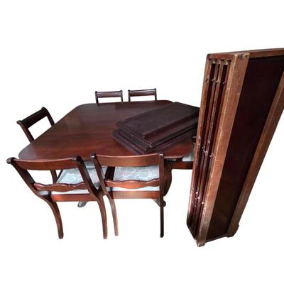 Lot #185 - Antique Mahogany Dining Table, 6 Chairs & 4 Leaves
