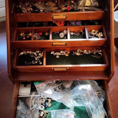 Sale Photo Thumbnail #52