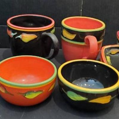 Th119 assorted clay kitchen ware