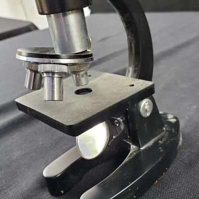 Th173v vintage monolux microscope in box