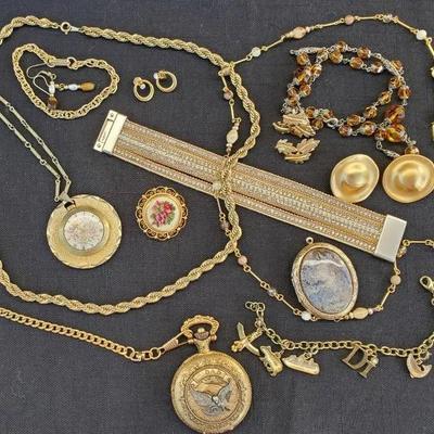 Th226 gold tone costume jewelry