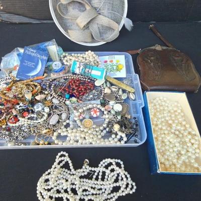 Th227 mystery lot of broken necklaces amd earrings