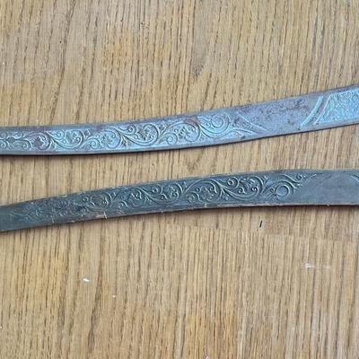 Pair of Decorative Scimitar Swords – Dragon Guards & Etched Blades