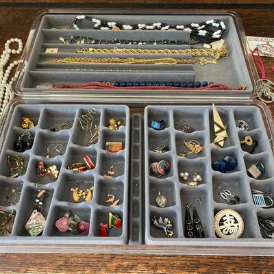Lot Of Jewelry 