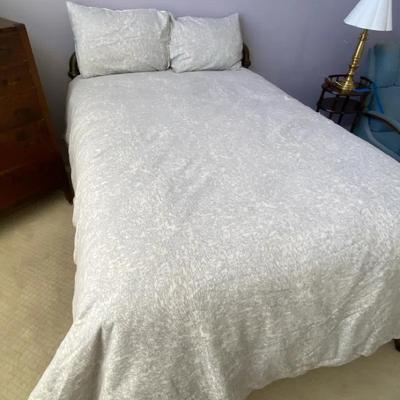 Vintage Brass Bedframe (Mattress & Linens Included)
