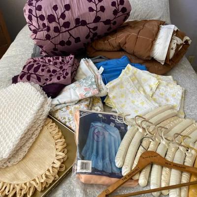 Lot Of Vintage & Contemporary Linens