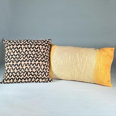 (2pc) NWT DECORATIVE THROW PILLOWS
