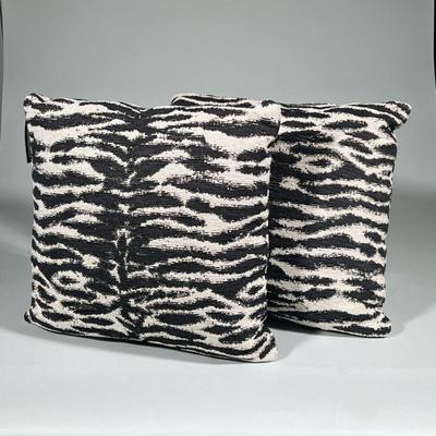 (2pc) ZEBRA PATTERN THROW PILLOWS
