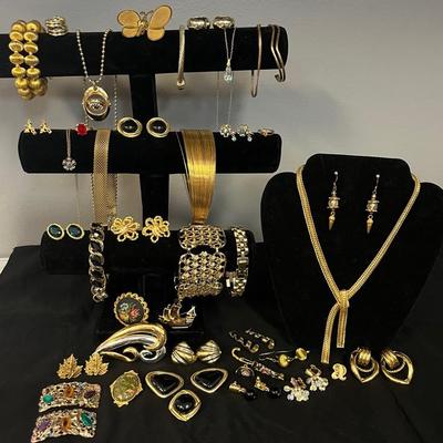 Gold-Tone Costume Jewelry Collection – Necklaces, Bracelets, Rings, Earrings & Brooches (Dozens)