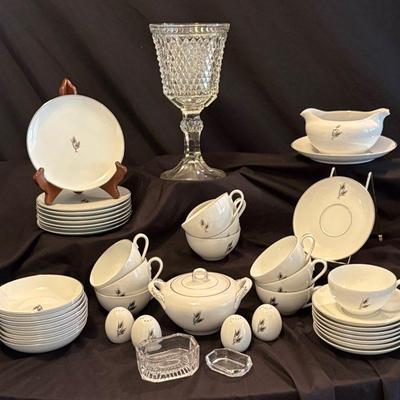 Fukagawa Arita “Silver Wheat” Porcelain Service (Pattern 928) + Crystal Accents