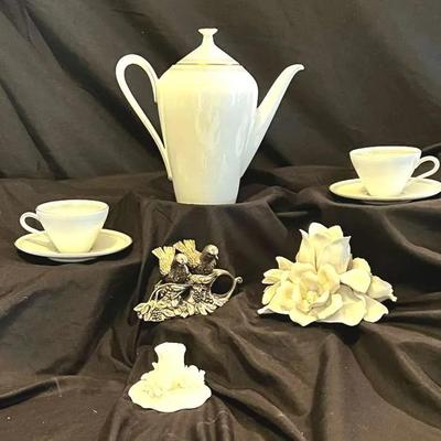 White Elegance Tea Pot 