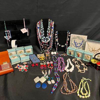 Large Costume Jewelry Assortment – Necklaces, Bracelets, Brooches & Earrings (Dozens; Avon Included)