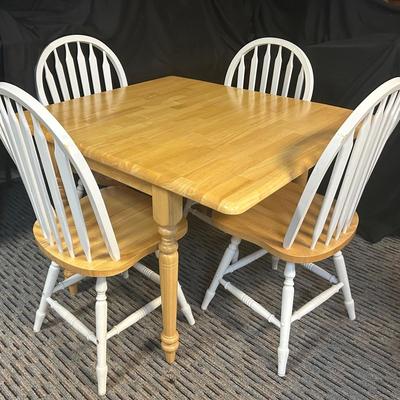 Farmhouse Chic Oak Toned Drop-Leaf Dining Room Table & Chairs