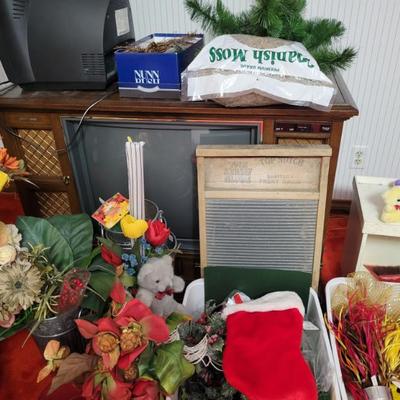 Sale Photo Thumbnail #65: Large Console TV and so much more
