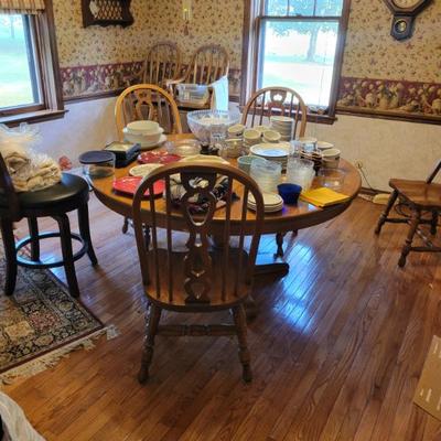 Sale Photo Thumbnail #15: Round Oak Dining Table with 4 Chairs