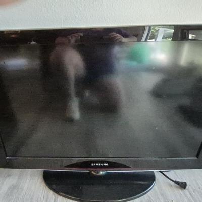 Samsung 32 Inch TV On Stand 