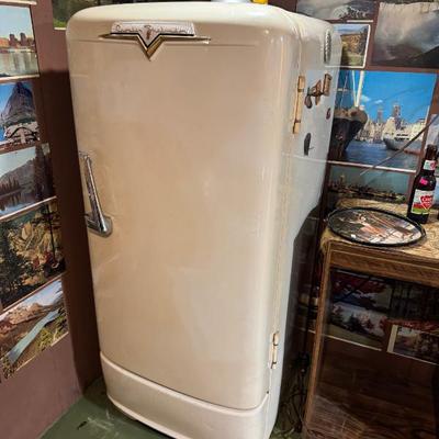 Sale Photo Thumbnail #85: working vintage fridge
