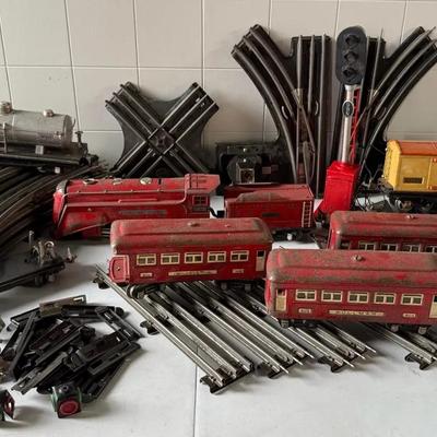 Pre-War Lionel Commodore Vanderbilt ‘Red Rocket’ O-Gauge Train Set W/ Track, Accessories, Etc