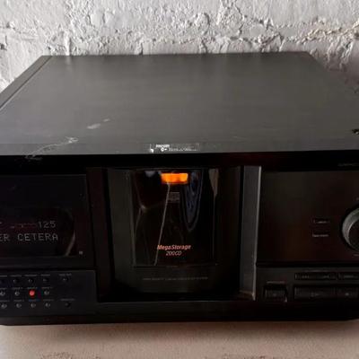 Sony Model CDP-CX220, CD Player Changer w/ 200 Disc Capacity