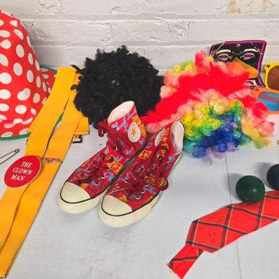 Clown Essentials With Converse All Stars 