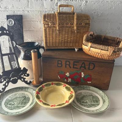 Antique & Primitive Style Home Decor (11 Pieces)