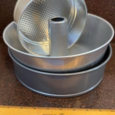 Set Of Three Aluminum Baking Pans