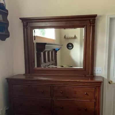 Dresser With Mirror