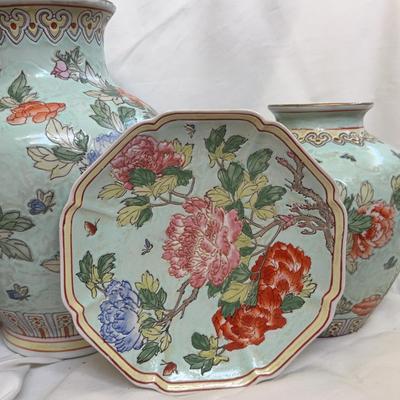 Set Of Japanese Decorative Urns And Plate